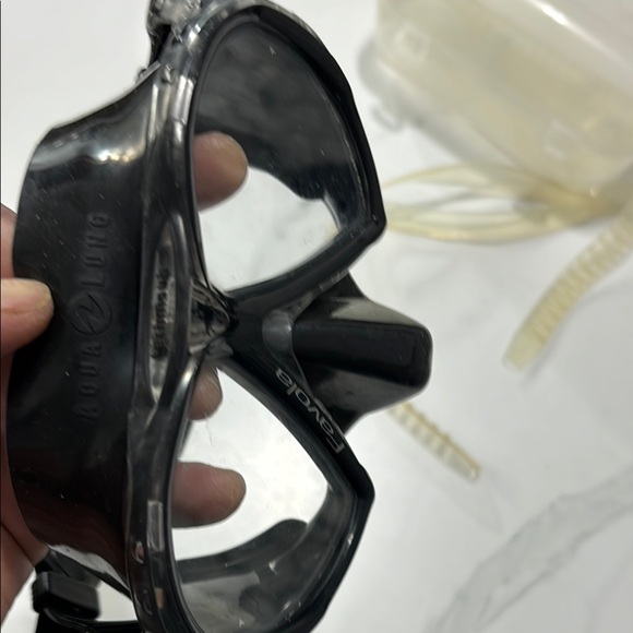 Black Dual-Lens Underwater Camera Mask with Protective Case - Picture 3 of 5